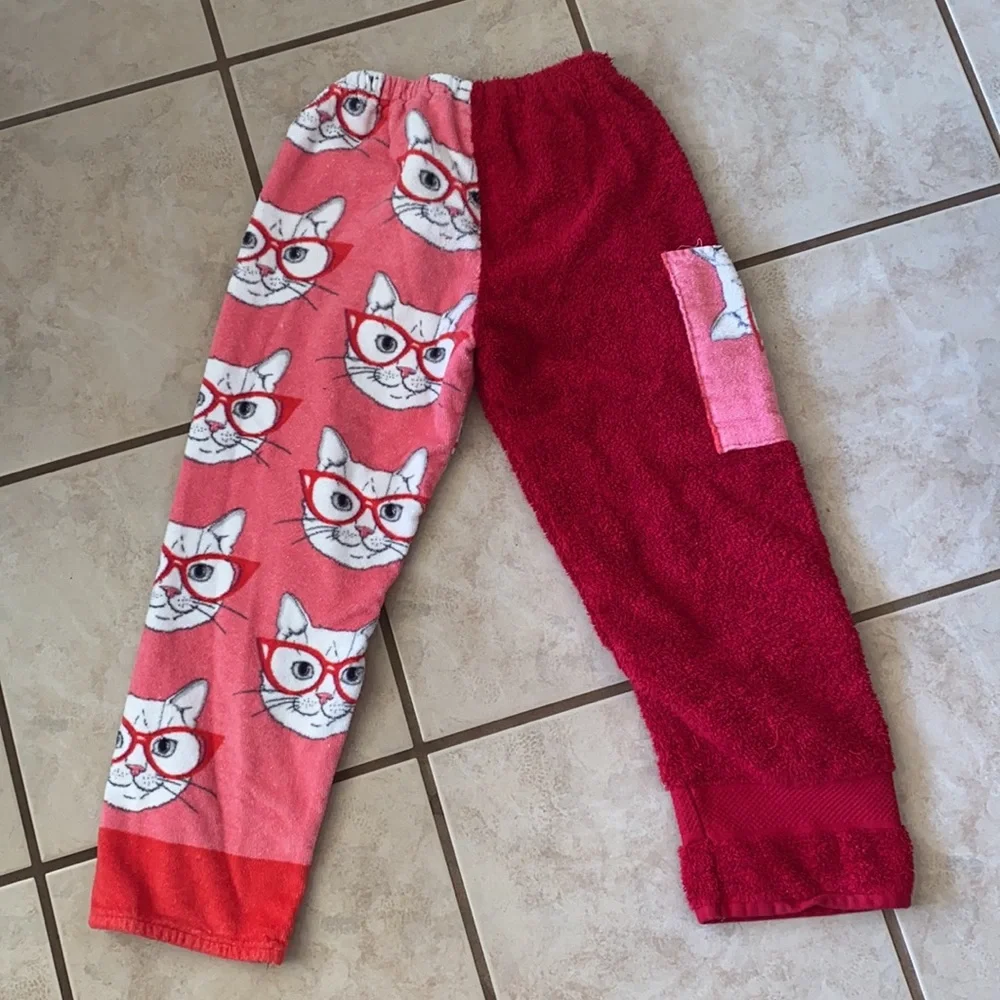 Cozy Pink & Red Cat-Print Fleece Joggers for Kids